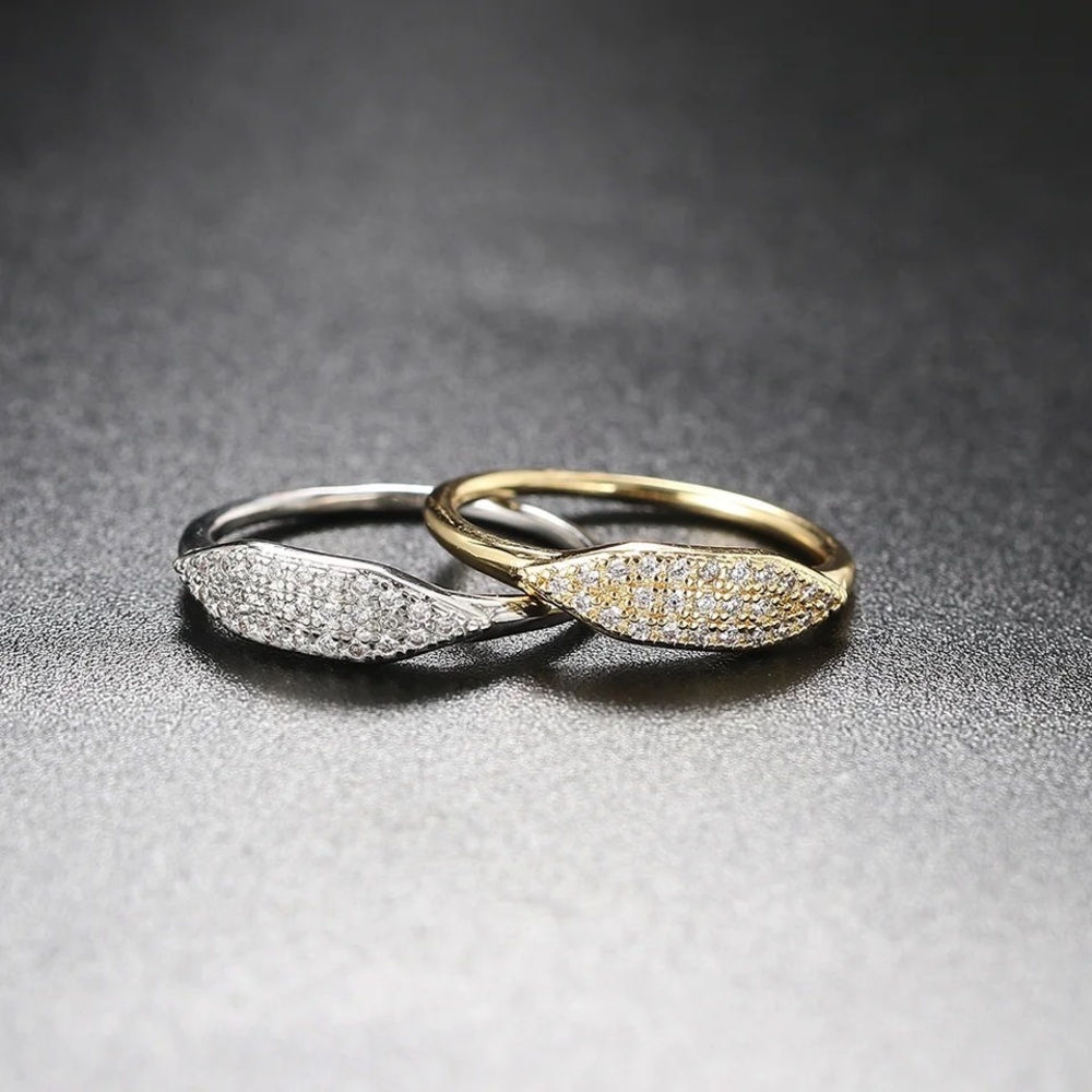 Minimalist leaf-shaped CZ ring (champagne & silver)